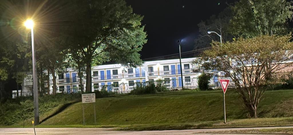 Lanett Inn Exteriör bild